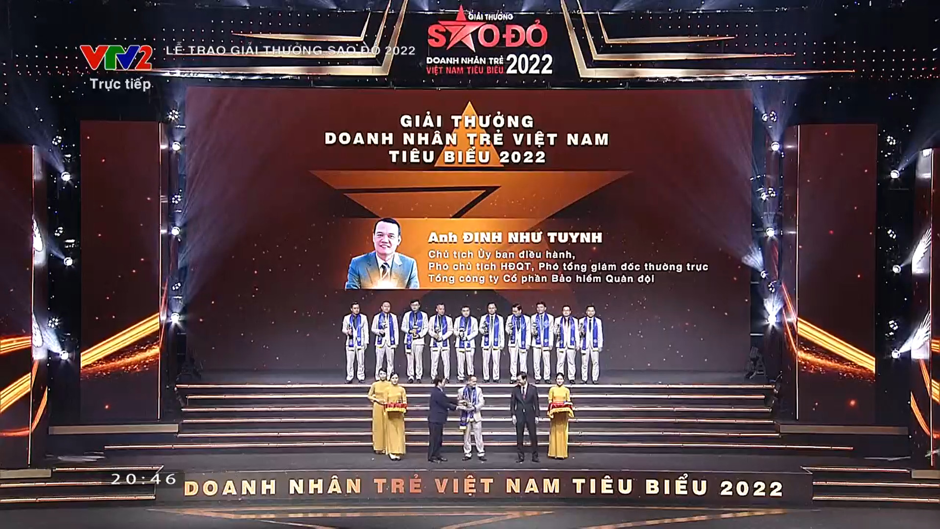 Chủ tịch Ủy ban điều hành MIC vinh dự nhận giải thưởng Sao đỏ - 100 Doanh nhân trẻ Việt Nam tiêu biểu 2022